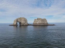 Rockaway oceanview condo,Steps to the beach & Downtown,W&D, WiFi, acomoda&ccedil;&atilde;o em condom&iacute;nio em Rockaway Beach