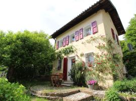 Scenic holiday home in Belluno with shared garden, hotel di Belluno