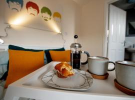 Chichele House, sleeps 8, allocated parking, pets, free wi-fi, corporate welcome, apartement sihtkohas Higham Ferrers