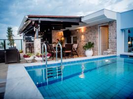Luxury Penthouse with private pool, hotel v destinaci Preveza