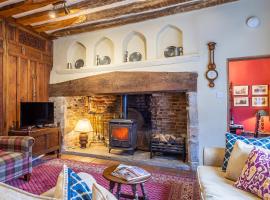 Extraordinary 15th Century timber framed cottage in famous Medieval village - The Tryst, hotell i Lavenham