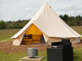 Forest Edge Glamping, luxury tent in Gittisham