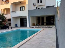 Apartments STAR with Pool, hotell i Biograd na Moru