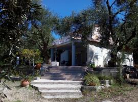 The Vrachos Beach House, gæludýravænt hótel í Preveza