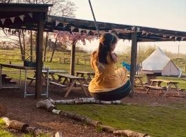 Willow Grove Farm Glamping, luxe tent in Lakenheath