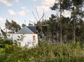 Delightful forest windmill, 10 min away from the beach, cheap hotel in Nazaré