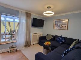 28 ExcellentStays - Heathrow - 5 Bedroom House, apartman u gradu Stanwell