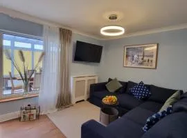 28 ExcellentStays - Heathrow - 5 Bedroom House