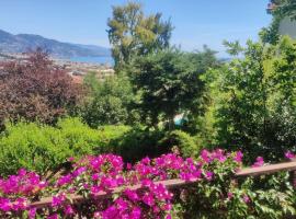 Charming little house, sea view and big terrace, holiday home in Roquebrune-Cap-Martin