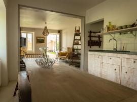 Countryhome at winery Chateau Camponac, holiday home in Bourg-sur-Gironde