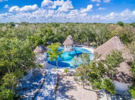 Relaxing comfortable jungle view Eklum Villa Rivera Maya Puerto Morelos POOL AC GYM GATED COMMUNITY, hotel v destinaci Puerto Morelos