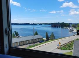 Stonewater Manor B&B, bed and breakfast v destinaci Gananoque