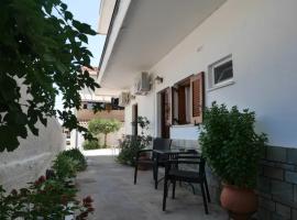 Chrysoula’s Convenient Triple Room with Yard, pet-friendly hotel in Monemvasia