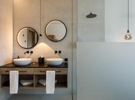 The Hang Over, hotel v destinaci Andau