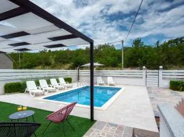 Luxury with gallery, heated pool only for you-KLIS CRO