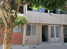 Bienvenido a tu segundo hogar a dos cuadras del centro recreaciónal lagos club comfatolima