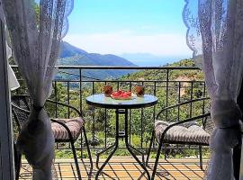 Fox Tale Guest House, hótel í Fternón