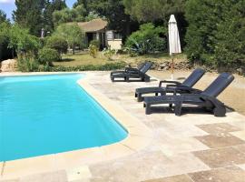 Charming holiday home with private pool, hotel v mestu Montbrun-des-Corbières