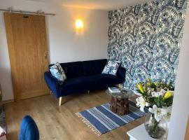 Unique one bedroom guest house with free parking, hotel in Aldershot