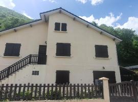 Maison 15 personnes aux pieds des Pyrénées, zelfstandige accommodatie in Sarrancolin