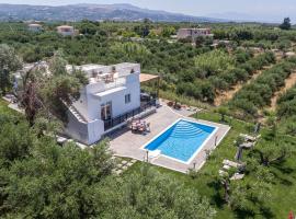 Villa Guinevere-with Private Pool, holiday home in Pangalochori