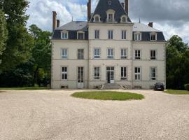 Château de Courbouzon & SPA, недорогой отель в городе Courbouzon