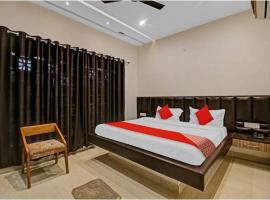Hotel Four Petals, hotel  v blízkosti letiska Raja Bhoj Domestic Airport - BHO