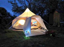Finest Retreats - Oak Lotus Belle Tent, chalet i Ilfracombe