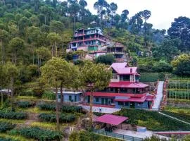 StayVista at Cecil Cottages 8BR with Bonfire, Hill View & All meals