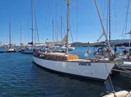 Barca a vela d’epoca Emibel, hajó Cannigionéban