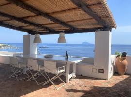 Villa A Madonnuzza - casa sul mare, splendide terrazze panoramiche, hotell sihtkohas Lingua