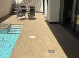 HouseSleeps6-Pool-Beach-Garden-Solarium-PetOK
