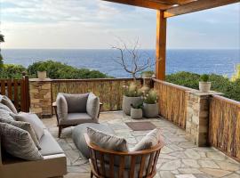 Charming House in Armentistis, Ikaria, hotel econômico em Armenistís