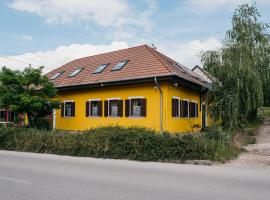 Hemina Vendégház, Hotel in Tata