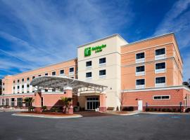 Holiday Inn Hotel & Suites Beaufort at Highway 21, an IHG Hotel、ビューフォートのホテル