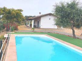 Casa Rural La Aulaga, hotel in El Castillo de las Guardas