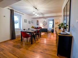 The Eighteen _ Hyper-centre - T3 de 65m² - 8 Pers., hotel in Voiron