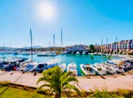 Petit Cocon magnifique vue sur Marina dans le golfe de Saint Tropez, Hotel in Cogolin