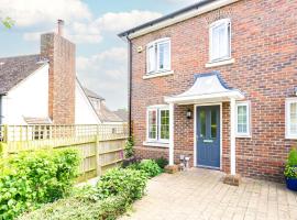 Riverside Stays, Modern House Stays, Shefford, Bedfordshire, guest house in Shefford