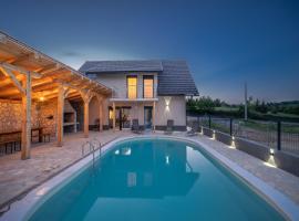 Villa Nesa - beautiful guest house at continental Croatia with Outdoor swimming pool, Sauna and 3 Bedrooms, olcsó hotel Plaškiban