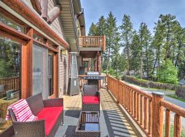 Flathead Lake Getaway with Balcony, Fireplace!, hotel with parking in Somers