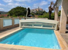 Maison avec piscine privative Biot Antibes, hytte i Biot