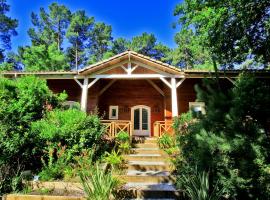 Villa Coloniale de prestige de Nature et Océan à côté des plages avec jacuzzi privatif, готель у місті Мессанж