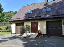 DOMEK POD KLONEM
