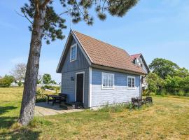 Beautiful Home In Stnga With Kitchen, hotel sa Stånga