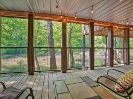 Crystal River Cabin with Scenic View and Fire Pit, hotel with parking in Walland