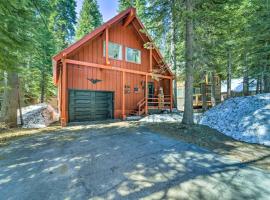 트러키에 위치한 코티지 Truckee Cabin Near Lake and Hiking!