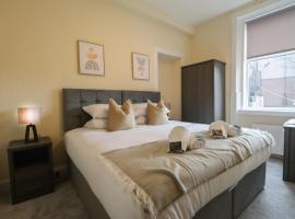 Cosy Ardrossan Apartment, hotel in Ardrossan