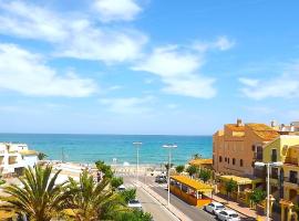 Piso ESPACIOSO vistas al MAR a 100 metros de PLAYA, hotel in Oropesa del Mar