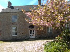 Le Presbytère, Cotentin, Val de Saire, Fermanville, proximité immédiate mer et forêt, hotel in Fermanville